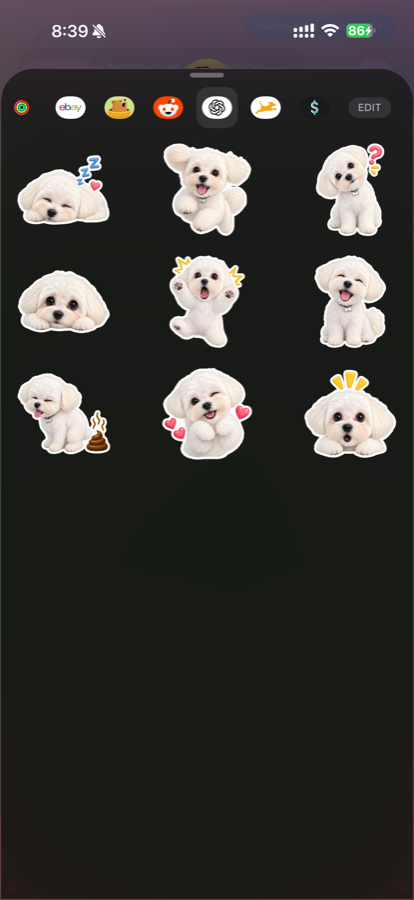 Los nueve stickers instalados en la bandeja de stickers de iMessage, en la sección de ChatGPT